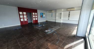 local commercial 173 m² jarry