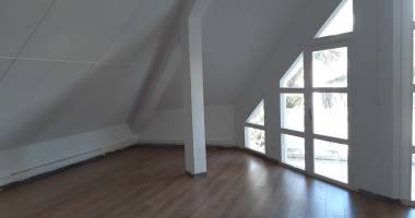  bureau d'une superficie de 55 m2