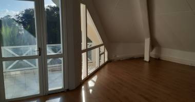  bureau d'une superficie de 66 m2