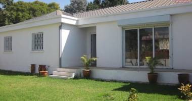 a louer une villa basse f5 neuve se trouvant dans un endroit calme et bien clôturé à ambohidratrimo (non disponible)