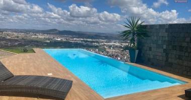 un appartement t5 de 208m2 avec piscine à débordement à 20mn de l'ambassade de france sur haute ville