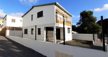 villa t5 récente, à louer sur la ravine des cabris, avec jardin - réf 1521