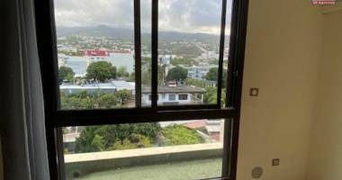 a vendre grand studio residence lobellia à ste clotilde, proche toutes commodités, facs...