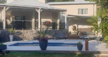 maison de famille avec piscine et jacuzzi