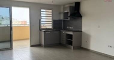 a vendre bel et spacieux appartement de type f2 de standing sur la résidence coquelicots 4 à sainte clotilde