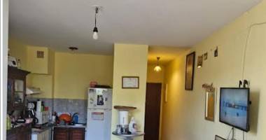 vend  studio meublé  t1 de 27m² + jardin sur  bellepierre 