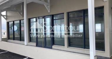 vieux fort : résidence la rose des vents,  local professionnel 103m2