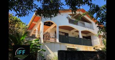 villa f7  familiale, comprenant 2 logements.