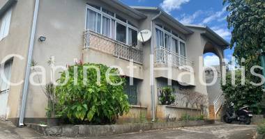 a vendre - une maison de type t5 de 117.68m2 environ - saint pierre - 556 200 € hai