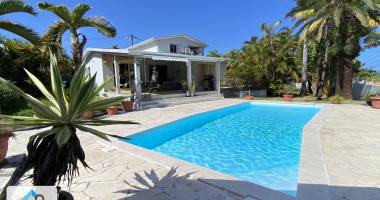saint pierre 97410 - villa f5 - beaux volumes - piscine - cadre agrÉable et prisÉ - proche commoditÉs