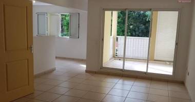 a vendre charmant appartement duplex de type f3 d'environ 60 m² proche centre ville le tampon