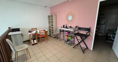À louer - local commercial d'environ 69.99 m2 - saint-joseph - 1 277,00 €