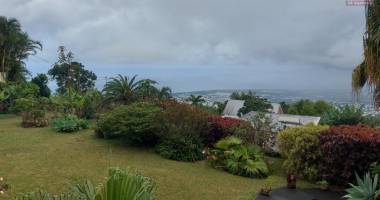 a vendre villa familiale de type f6/7 de 150 m2 à piton bois de nèfles