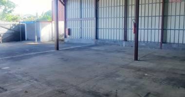 grand hangar, local commercial en location 300 m2