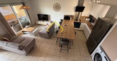 chambre meublée climatisée à louer en colocation dans appartement f5 duplex à bellepierre, saint-denis