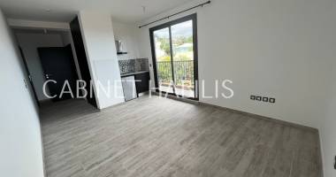 À louer - studio d'environ 23,44 m2 - le tampon - loyer 451 € + charges 50 €