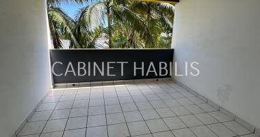 À louer   un appartement f3 d'environ 68,86 m2 - saint-joseph - 740 €