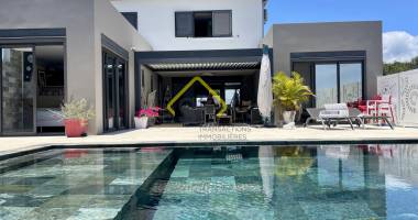 a vendre superbe villa moderne avec piscine et vue océan proche de saint-denis