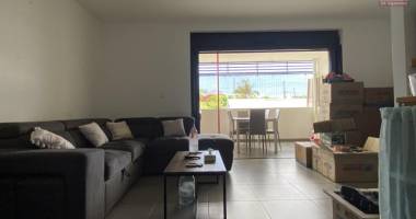 a vendre bel appartement t3 spacieux et lumineux au centre ville de  la possession