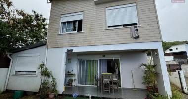 a vendre villa t4 en r +1 à saint-leu