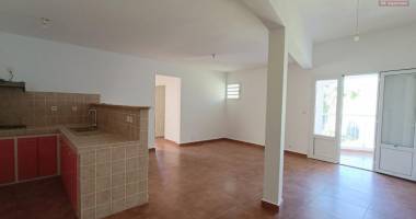 a vendre grand t3 de 80m2 + 2 parkings à saint-benoit-beaulieu