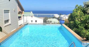 villa d’architecte avec piscine et vue mer à mont roquefeuil   st gilles les bains