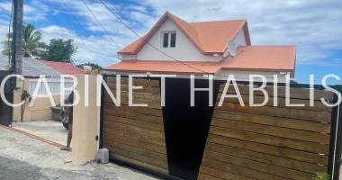a vendre - maison de type t5 d'environ 140 m2 - saint-joseph - 249 000 € hai.
