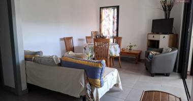 a vendre appartement t2 au centre ville de la possession vendu avec locataire.