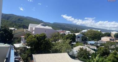 a vendre bel appartement t3 au coeur du centre ville de la possession.