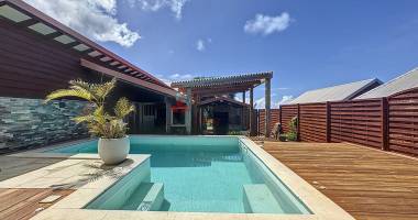 maison t5 (4 chambres) - 117 m2 - meublée - petite-ile