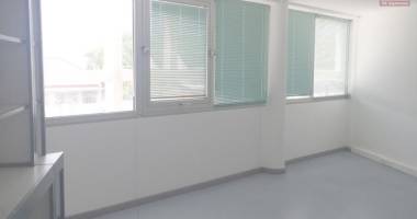 a louer local professionnel/ bureaux  le port