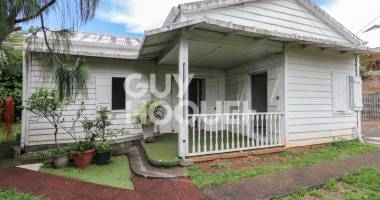 villa creole À renover sur grande parcelle