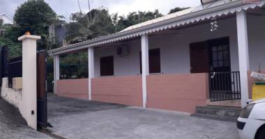 a louer villa f4/5 sur les hauteurs de la possession ( pichette )