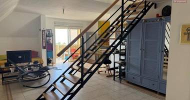 a vendre magnifique et grand appartement duplex de type f3 d'environ 83 m² le tampon trois mares