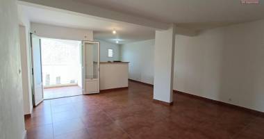 a vendre t3 de 68m2 + 2 varangues et 2 parkings