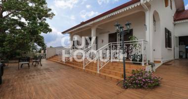 maison 7 pièces 268m2 + dépendance