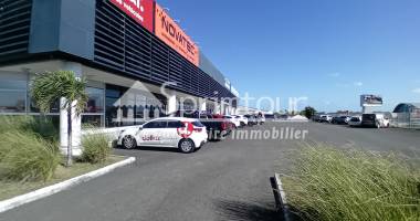local professionnel à louer en plein cœur de jarry   142 m2 avec accès pmr