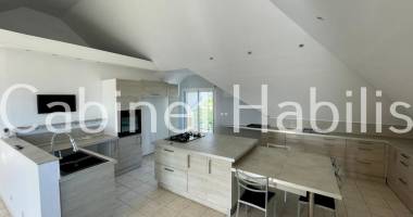 a vendre - appartement de type f4 d'environ 229.40 m2 de surface totale - saint-pierre - 618 600 € hai