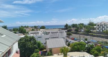 appartement t3 duplex meublé - bas de la rivière - saint-denis