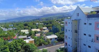appartement trois chambres au centre ville de la ravine des cabris avec superbe vue mer et montagne