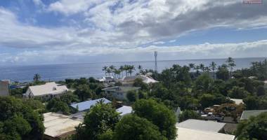 a vendre bel appartement  type t3 au centre ville de la possession avec belle vue mer et montagne.