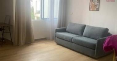 a louer appartement de type f1 meublé résidence les jacquiers avec piscine à sainte clotilde