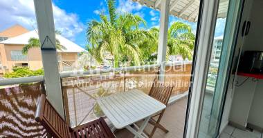 gourbeyre - marina de riviere sens- appartement t2 avec balcon d’angle   vue marina