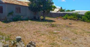 saint pierre- terrain de 650 m2 dans cadre paisible- proximité des ecoles.