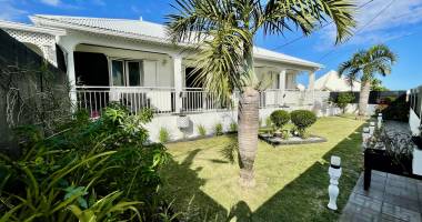 saint joseph 97480 - villa  fonctionnelle et lumineuse  + piscine - dependance f2 - quartier prisÉ