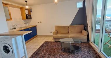 a louer   charmant appartement meublÉ de type f2   810 € + 40 € de charges   saint-denis