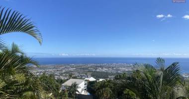 a vendre t2 lumineux avec belle vue mer panoramique à pichette la possession.