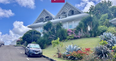 À vendre   appartement t3 en rez-de-chaussée avec piscine   résidence prisée de bas du fort