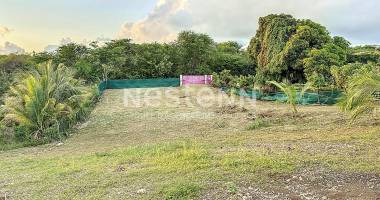 À vendre terrain de 400m2 constructible à gissac sainte-anne proche de la plage de bois-jolan