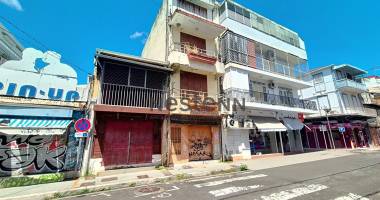 a vendre immeuble de 3 logements a renover situe a pointe a pitre